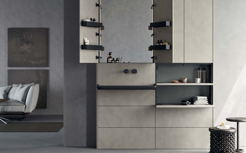 Moderne badkamerkast met opbergvakken en accessoires, strak design, minimalistische stijl, Vando badkamermeubels, hoogwaardige afwerking, functioneel en stijlvol.